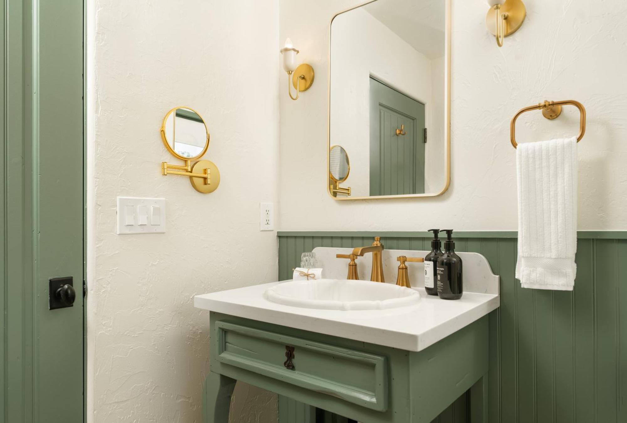 Petit Soleil - Bed, Breakfast And Bar Bed & Breakfast San Luis Obispo Eksteriør bilde