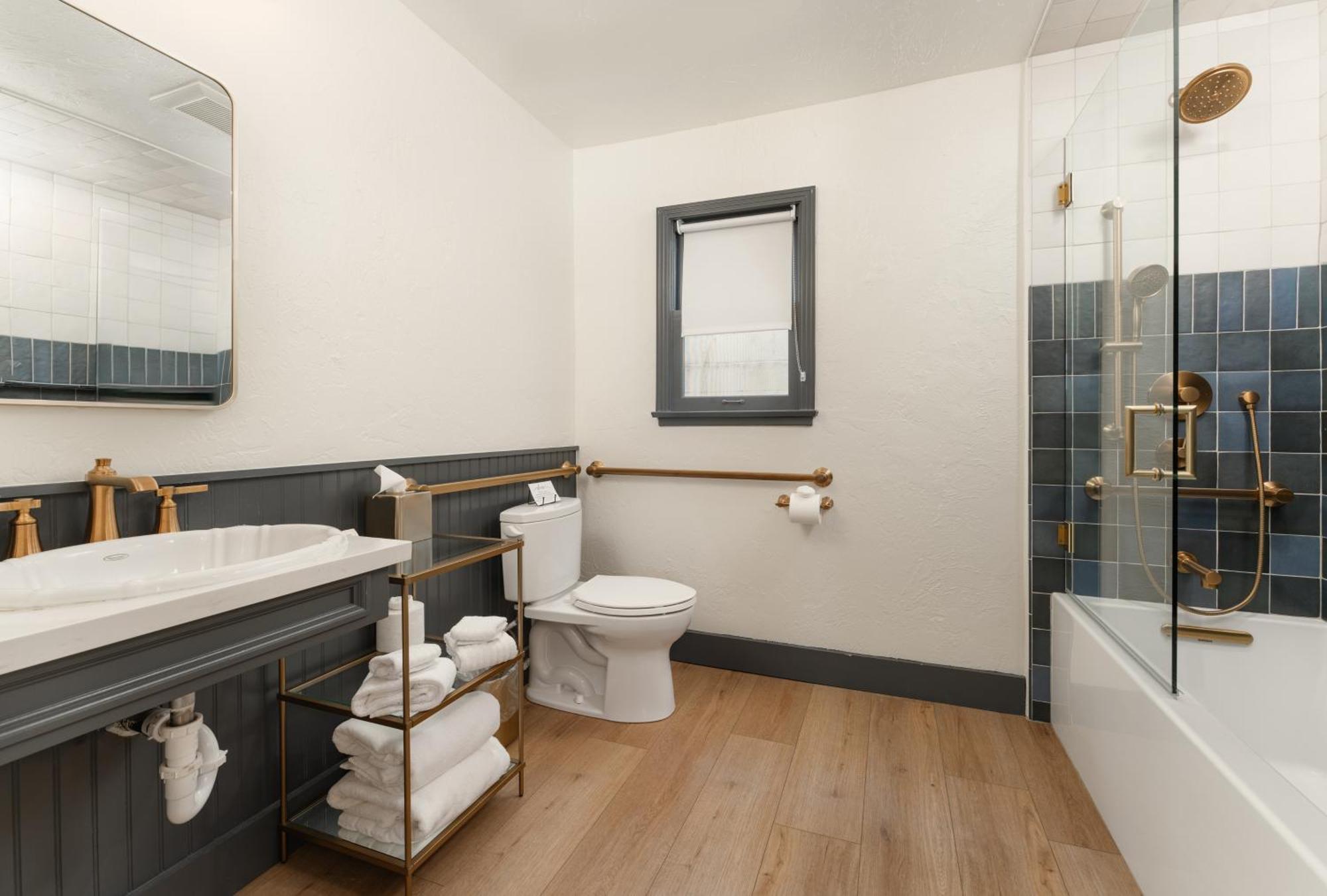 Petit Soleil - Bed, Breakfast And Bar Bed & Breakfast San Luis Obispo Eksteriør bilde