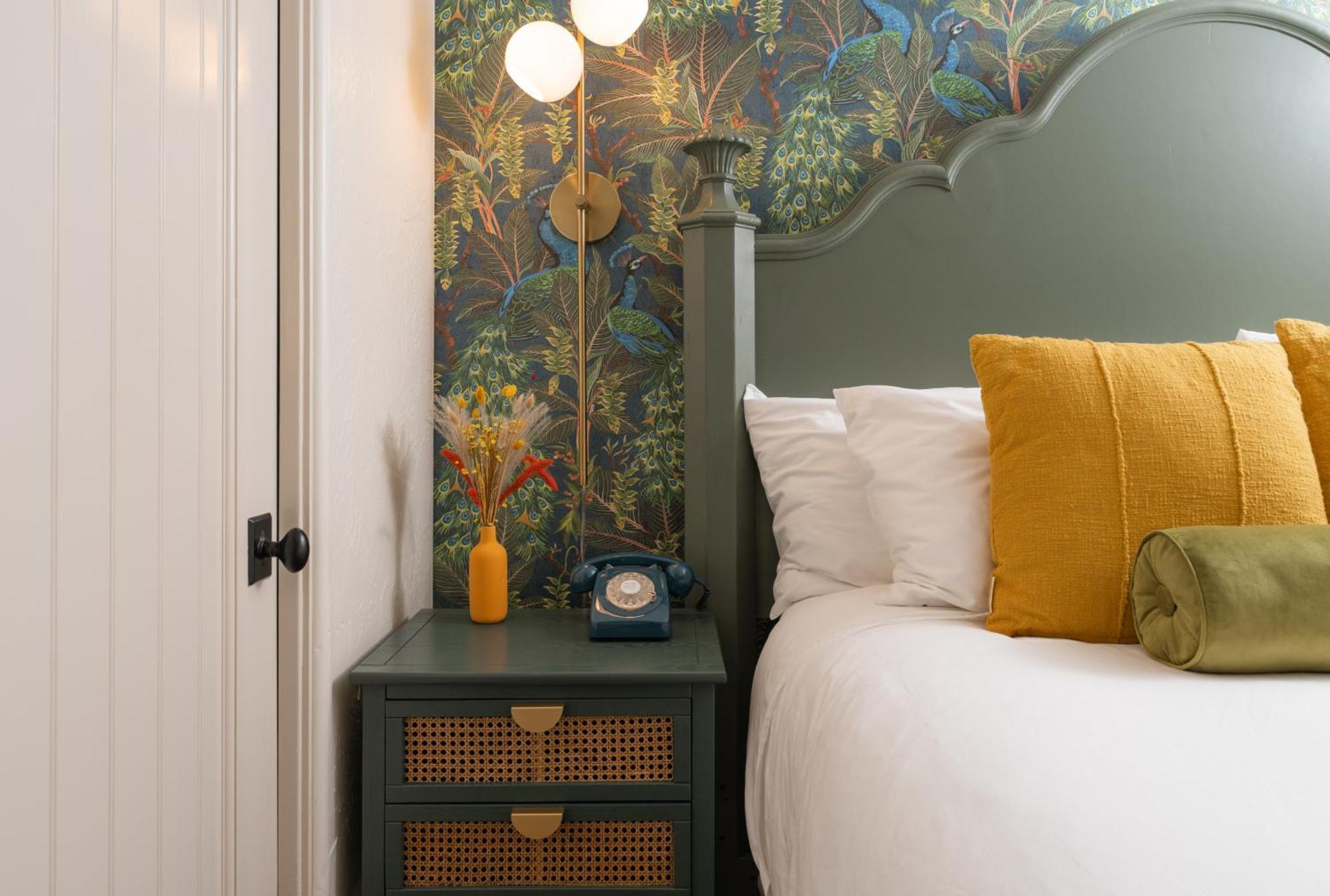 Petit Soleil - Bed, Breakfast And Bar Bed & Breakfast San Luis Obispo Eksteriør bilde